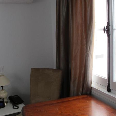 Au Petit Hotel Quebec City Bilik gambar