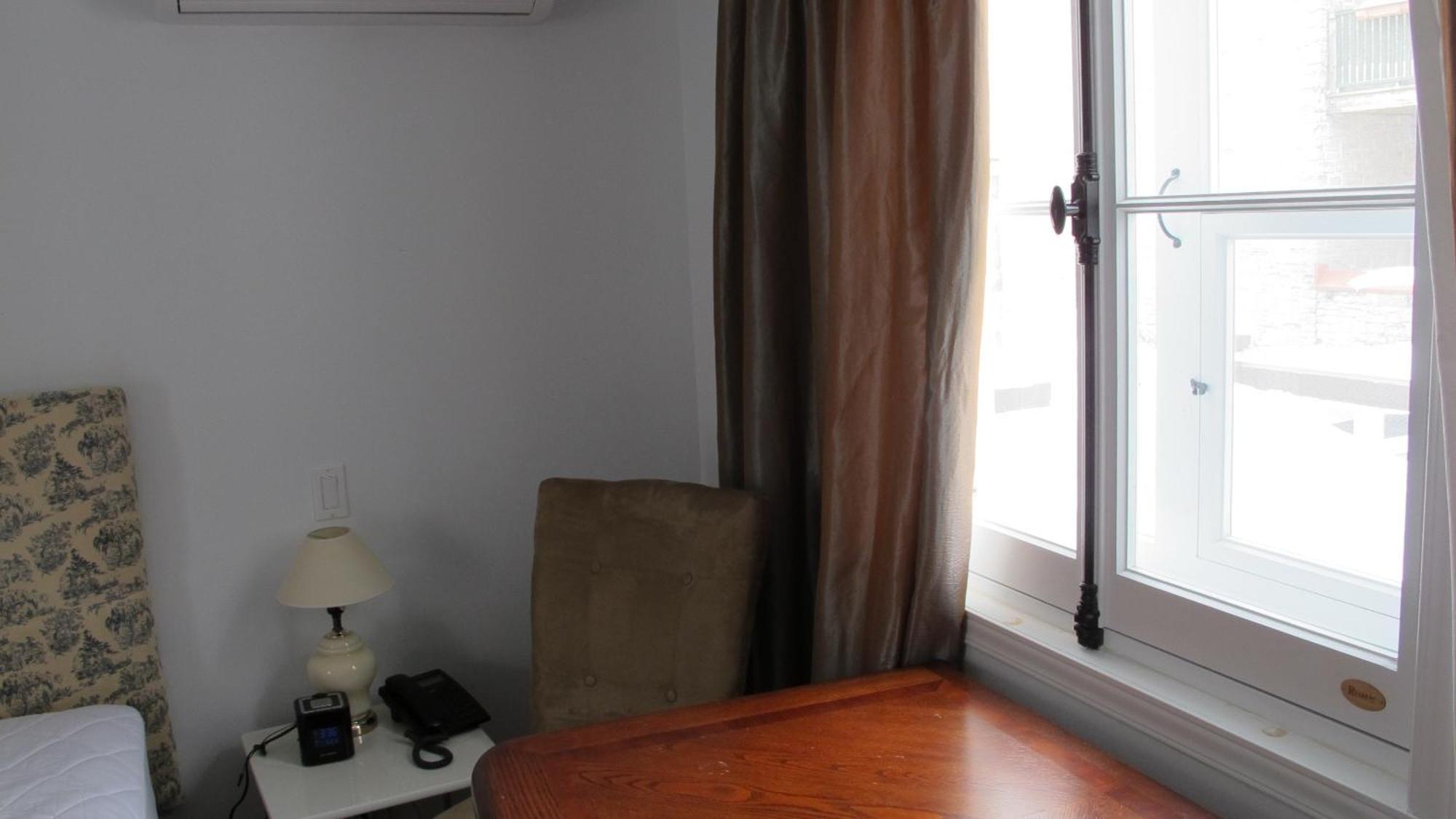 Au Petit Hotel Quebec City Bilik gambar